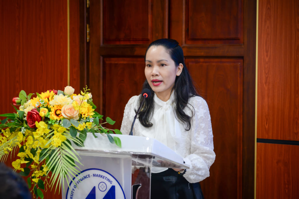 Đại diện Princeton English phát biểu tại lễ ký kết hợp tác với UFM