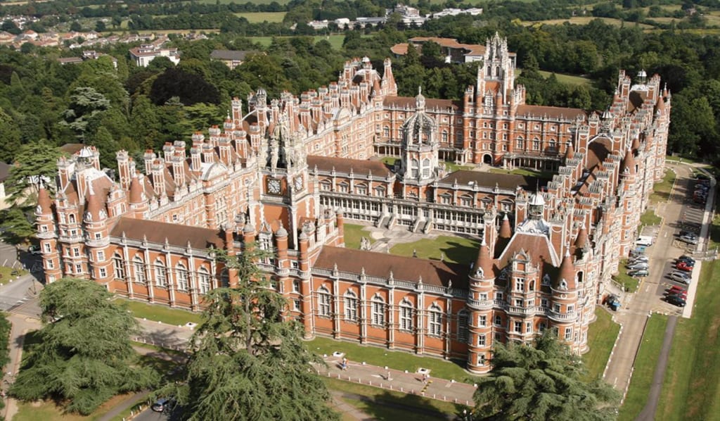 Du học Anh ngành AI tại Royal Holloway University of London
