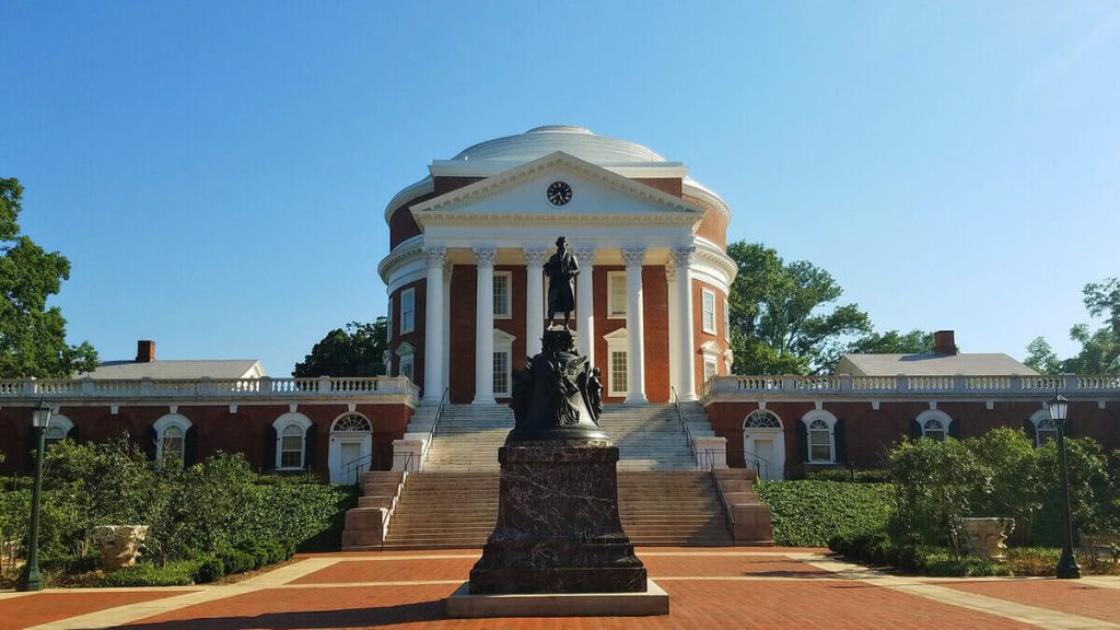 The Rotunda và tượng Thomas Jefferson – Biểu tượng của Đại học Virginia (UVA)